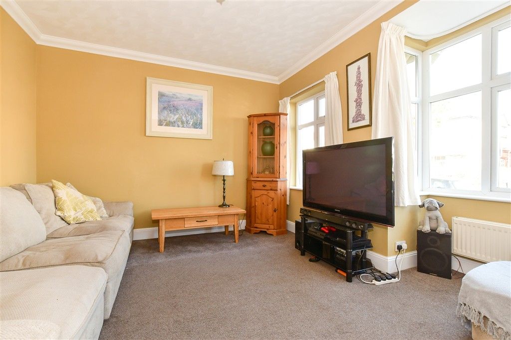 Property photo 2 of 15 Lounge