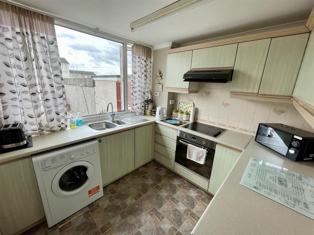 Property photo 3 of 13 Kitchen