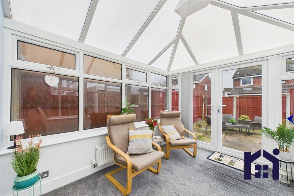 Property photo 3 of 22 Conservatory