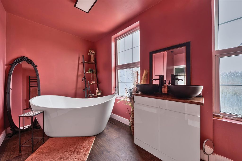 Property photo 3 of 22 Bathroom