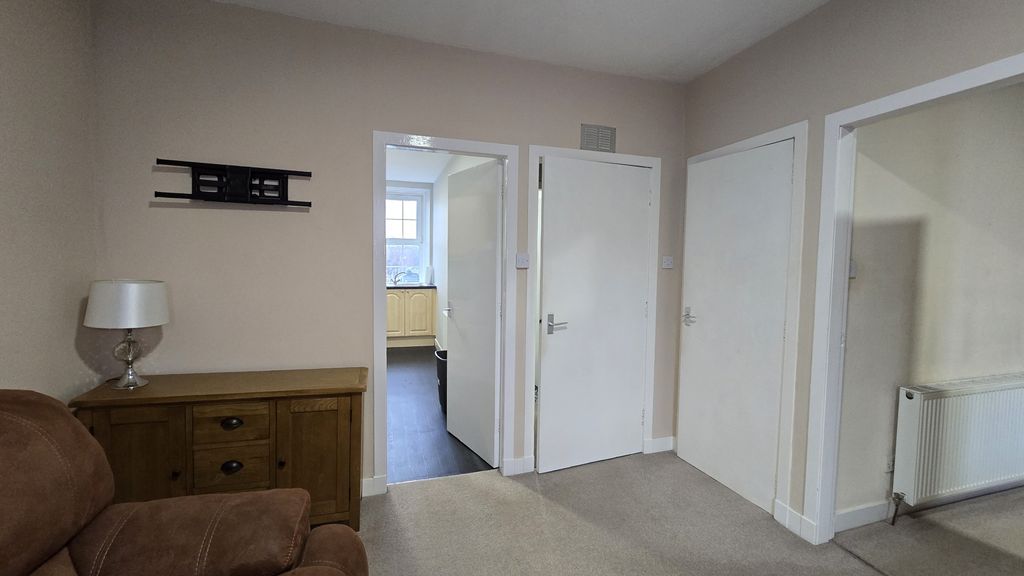 Property photo 3 of 9 Image 2