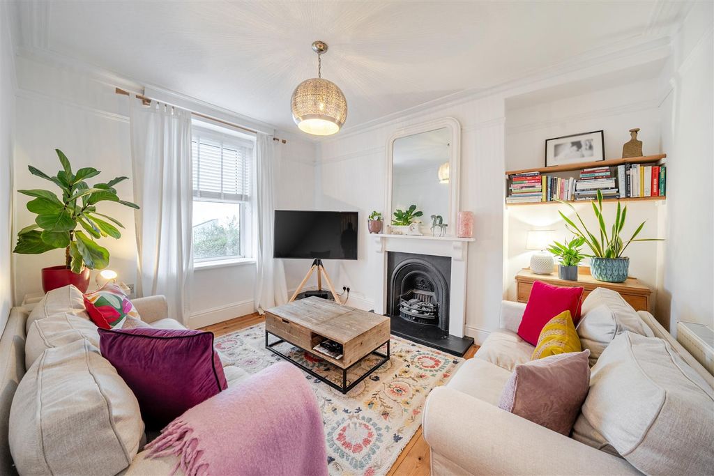 Property photo 3 of 25 1395845-19-6966280690517.Jpg