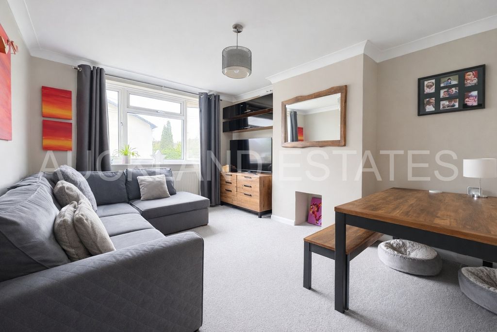 Property photo 2 of 14 Image00014