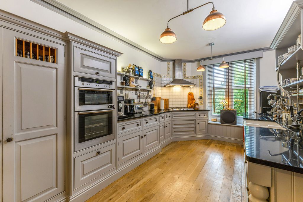 Property photo 3 of 24 Kitchen