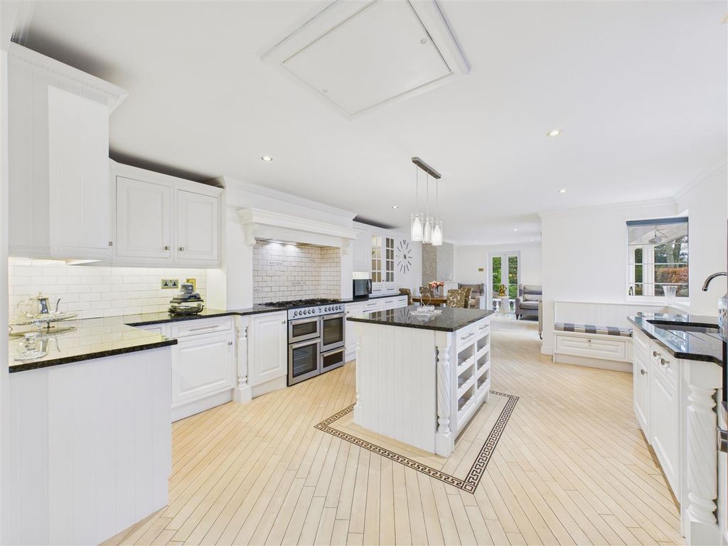 Property photo 2 of 28 Open Plan Living Kitchen