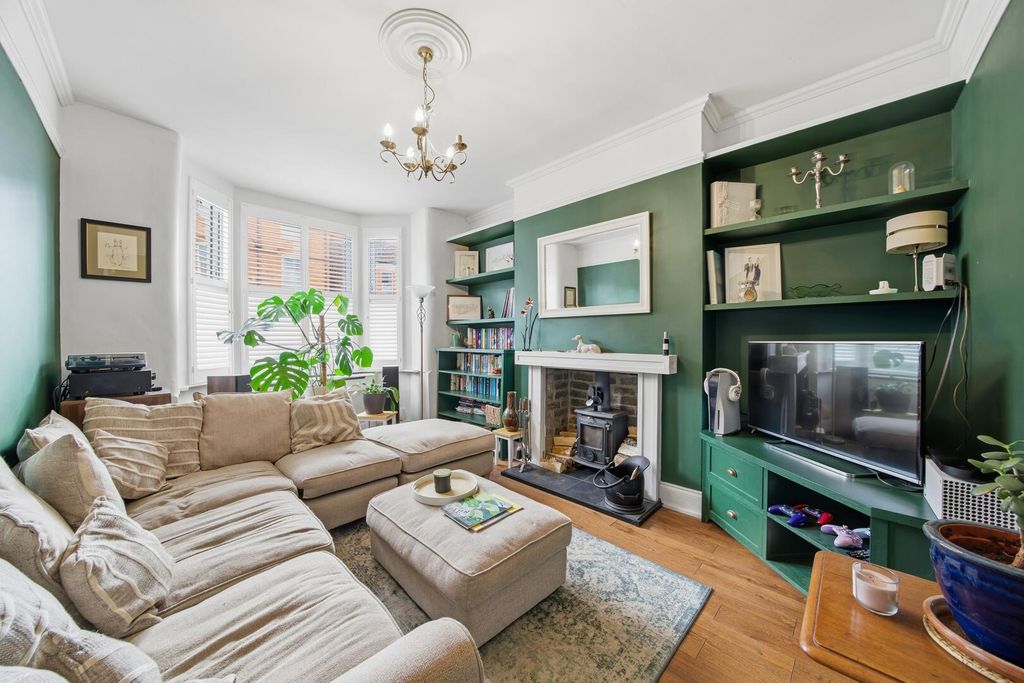 Property photo 2 of 17 Waldeck Road