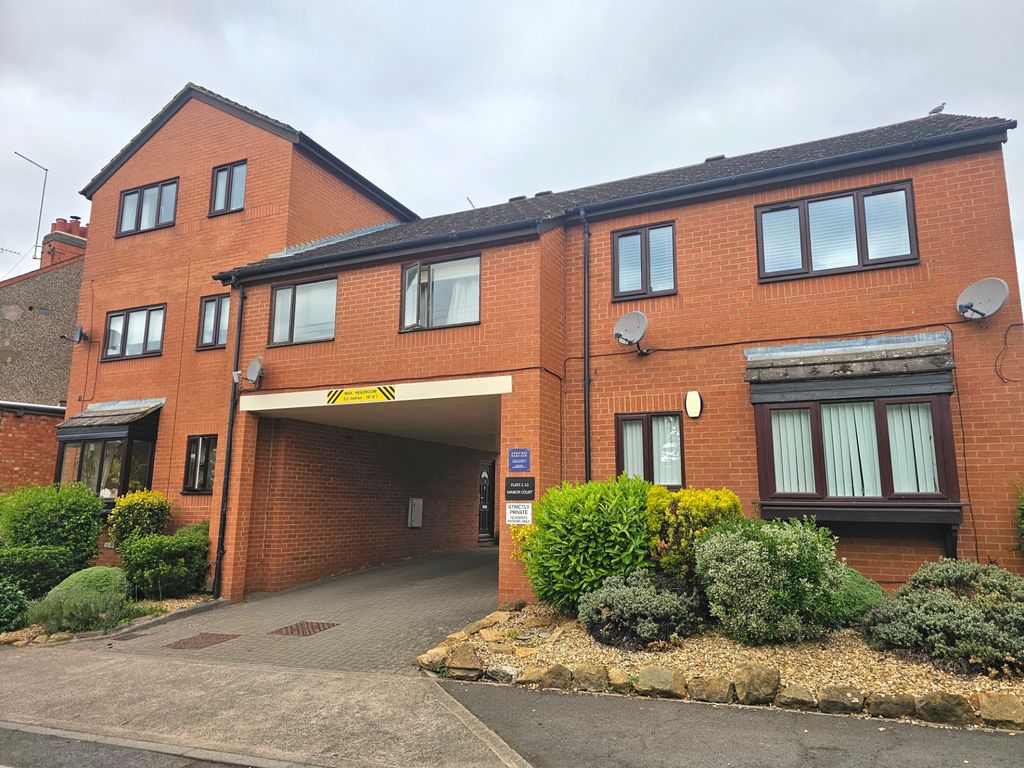 Property photo 1 of 8 Manor Court