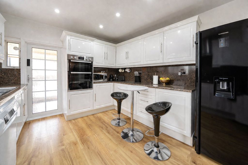 Property photo 3 of 21 Picture No. 29