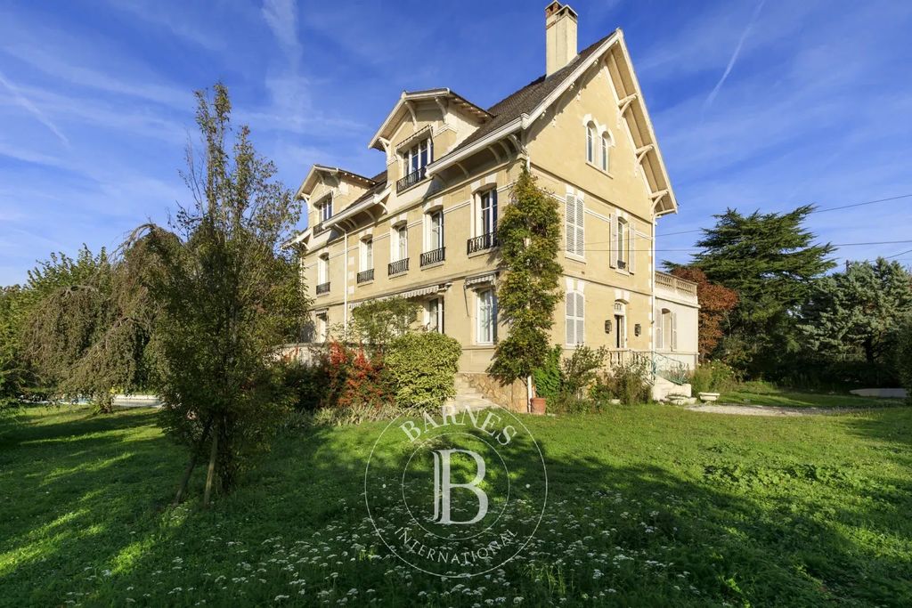 Property photo 1 of 36