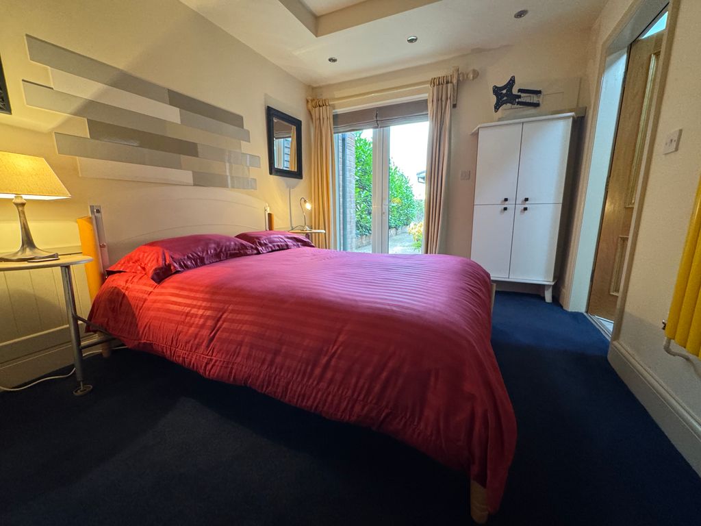 Property photo 3 of 16 Image (32)