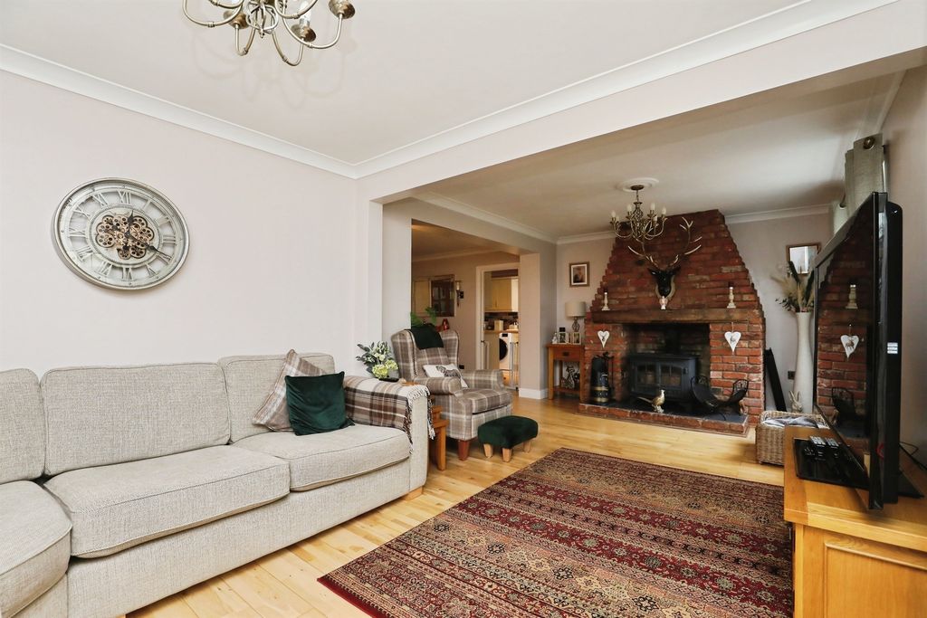 Property photo 2 of 23