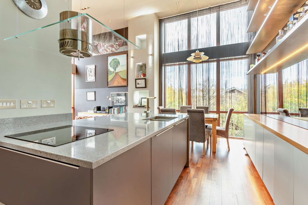 Property photo 2 of 13 Picture No. 18