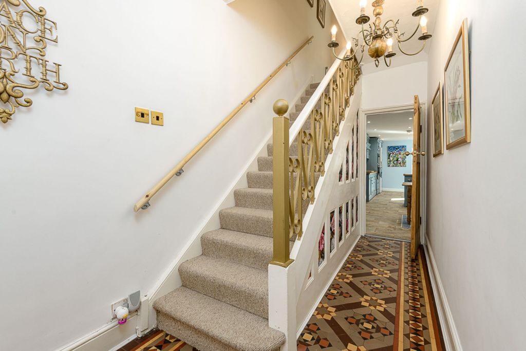 Property photo 2 of 20