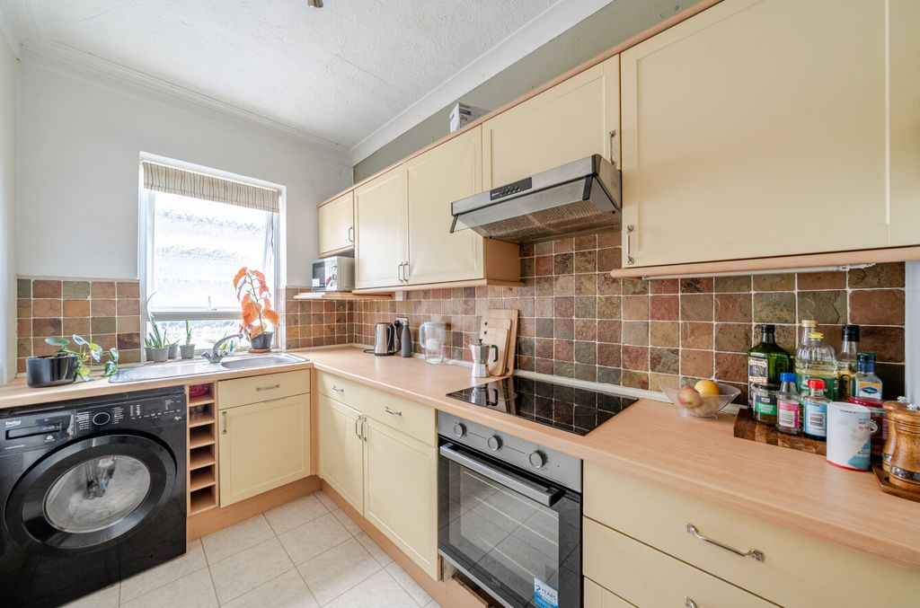 Property photo 2 of 13 1516070-18-1A0905...
