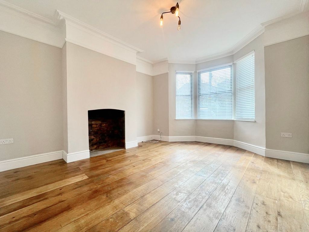 Property photo 2 of 25