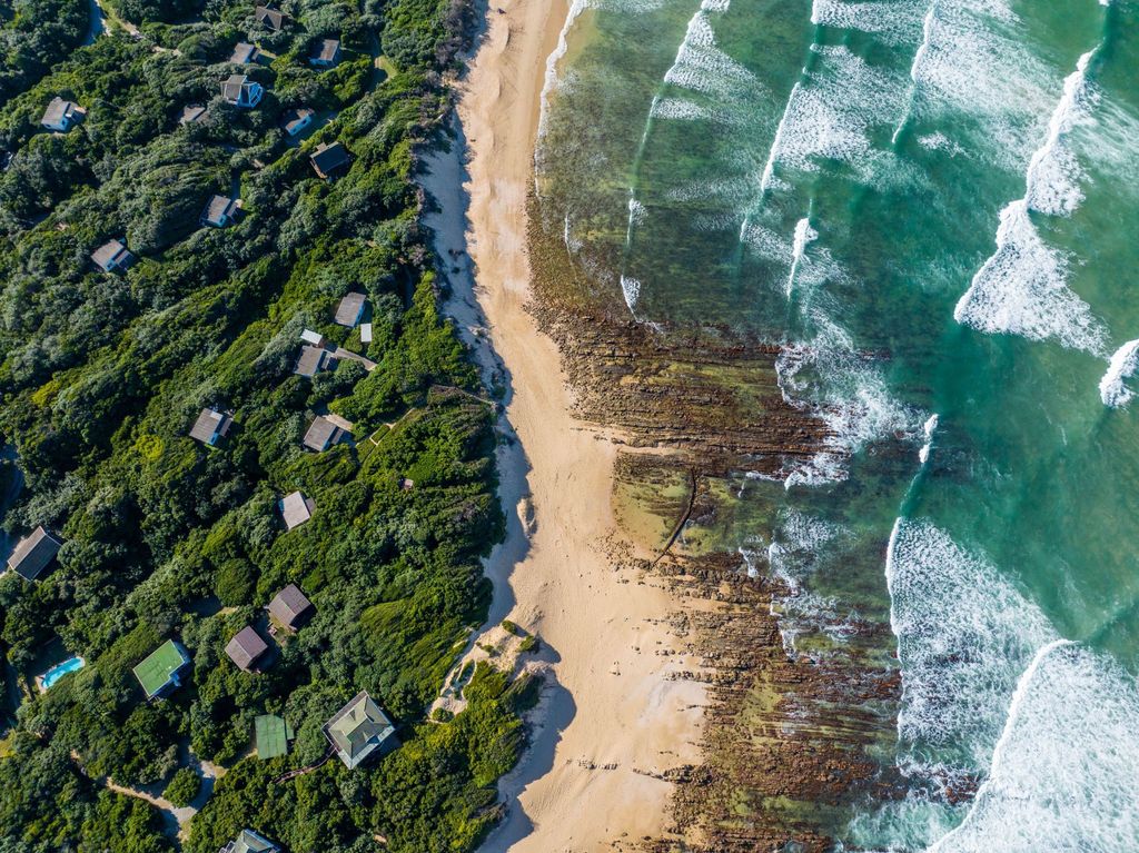 Property photo 2 of 90