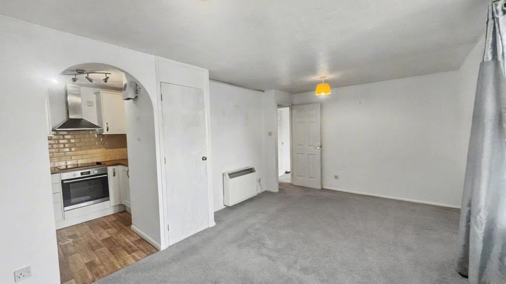 Property photo 3 of 8