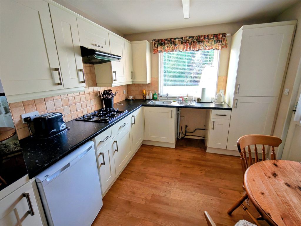 Property photo 2 of 16 Picture No. 15