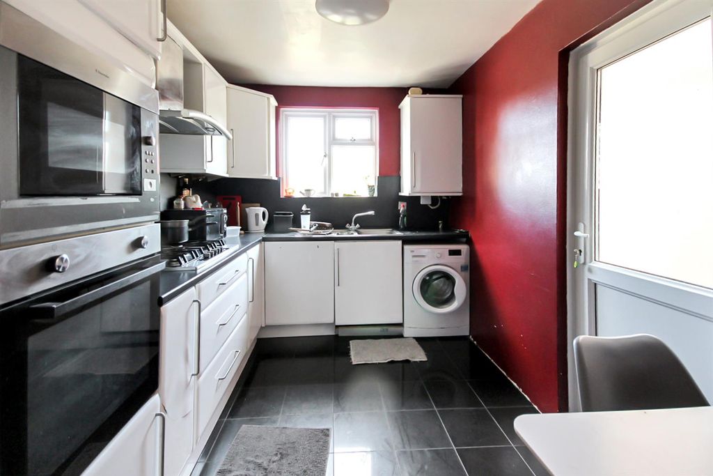 Property photo 2 of 12 Kitchen