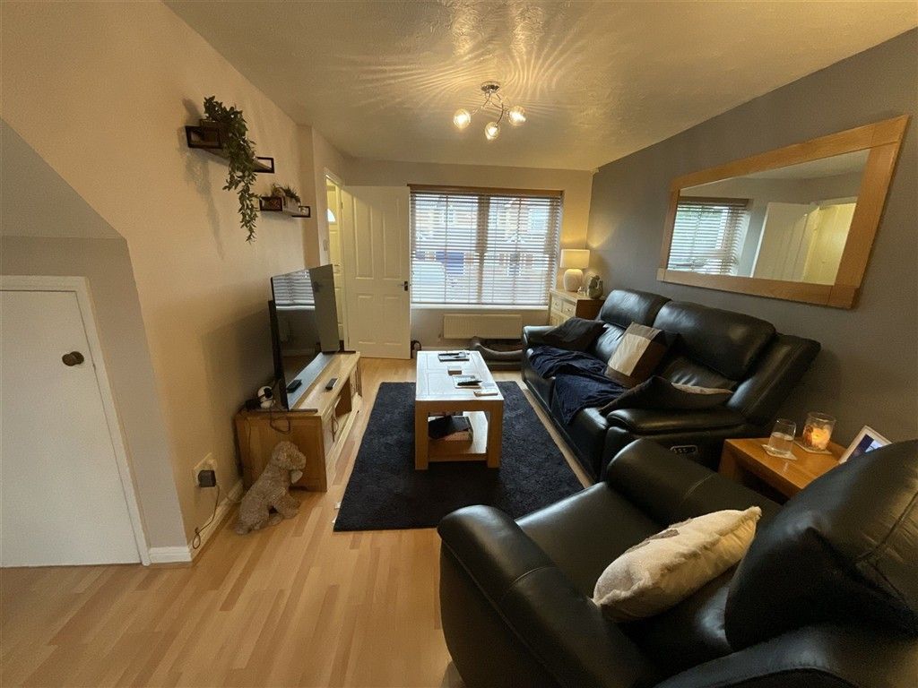 Property photo 3 of 11 Lounge