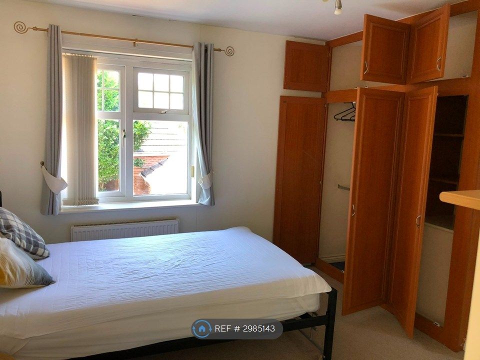 Property photo 1 of 10 Bedroom (View 1)