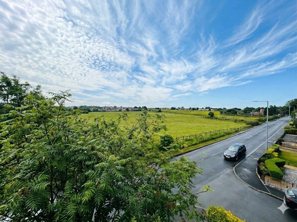 Property photo 3 of 27 Picture No. 32