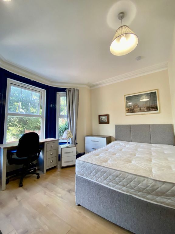 Property photo 1 of 5 Flat A, 721 Portswood Rd (4)