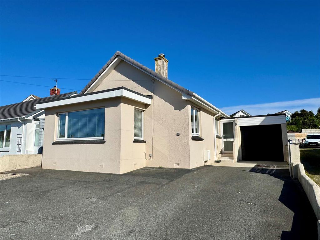 Property photo 1 of 13 10 Parkland Close