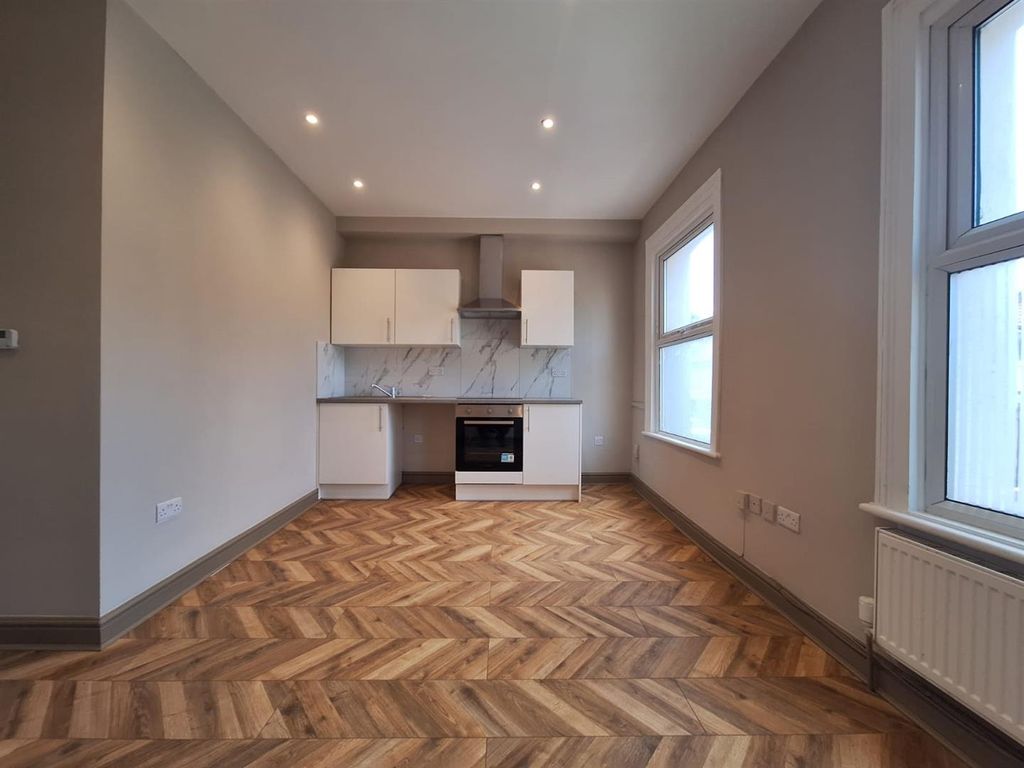 Property photo 1 of 8 7c9A6d5F-Dd3F-478E-8d02-971E25d83De5.Jpg