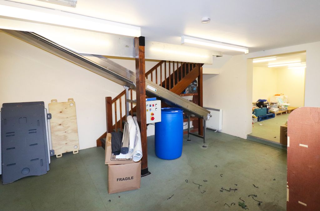 Property photo 3 of 6