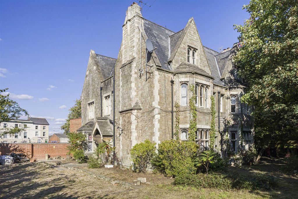 Property photo 3 of 22