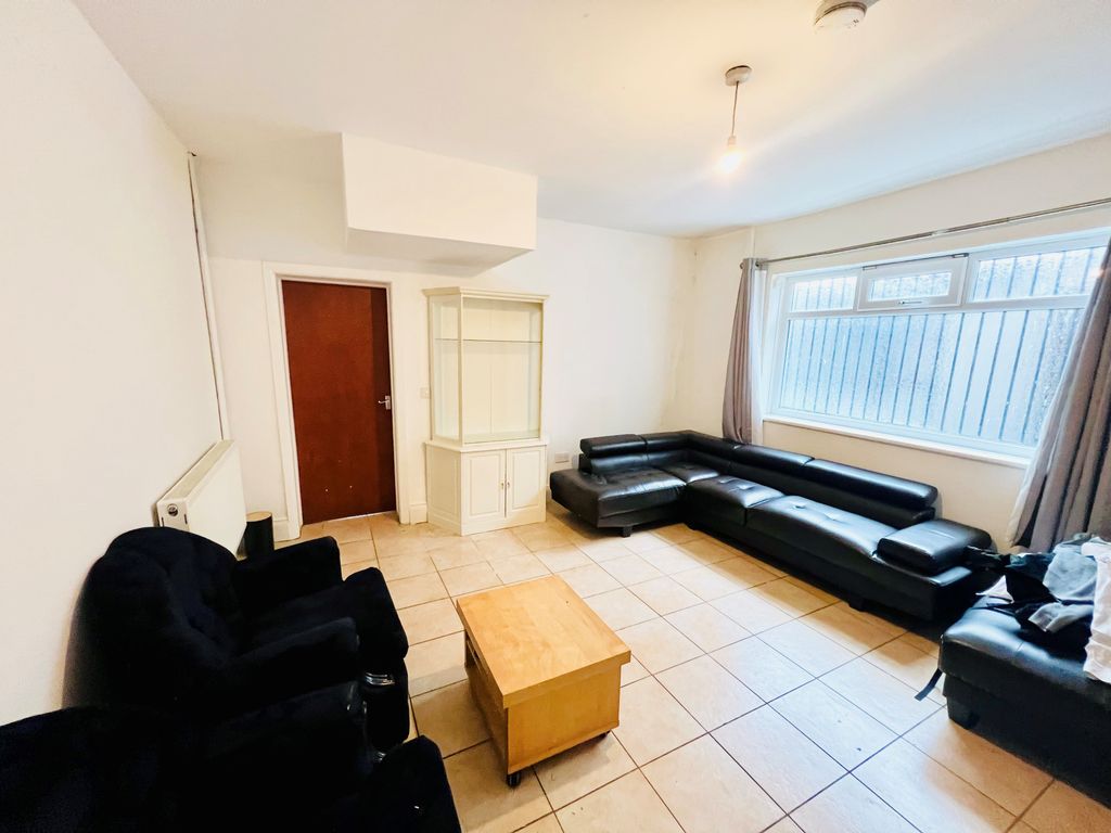 Property photo 2 of 8