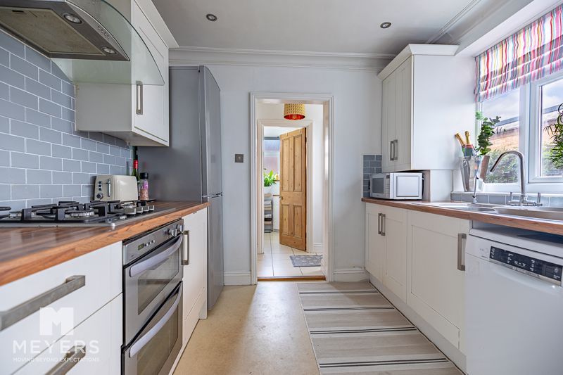 Property photo 3 of 14 Kitchen