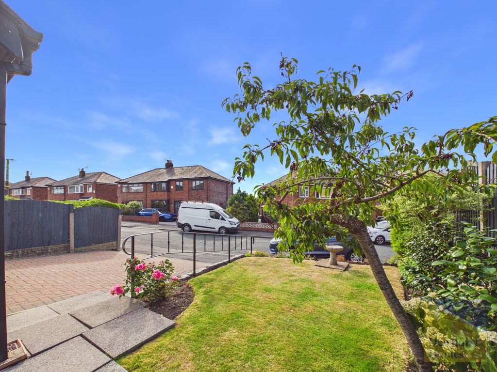 Property photo 2 of 32