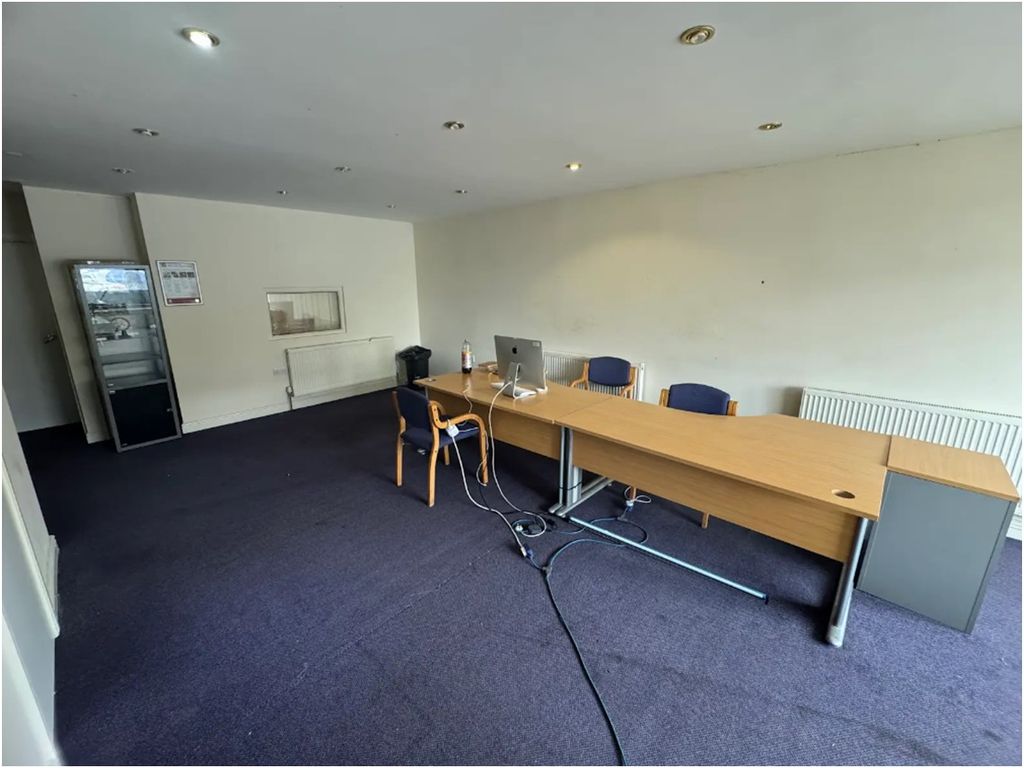 Property photo 3 of 8 Office Floor