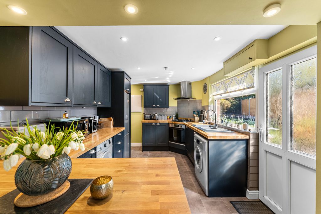 Property photo 1 of 33
