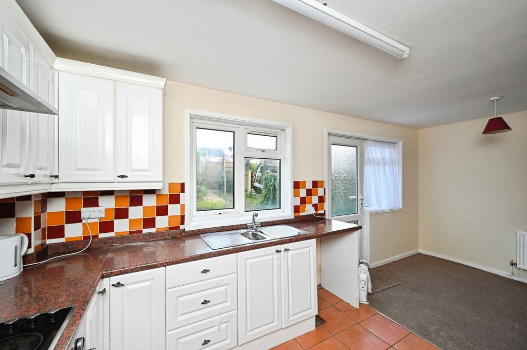 Property photo 3 of 11 Kitchen Diner