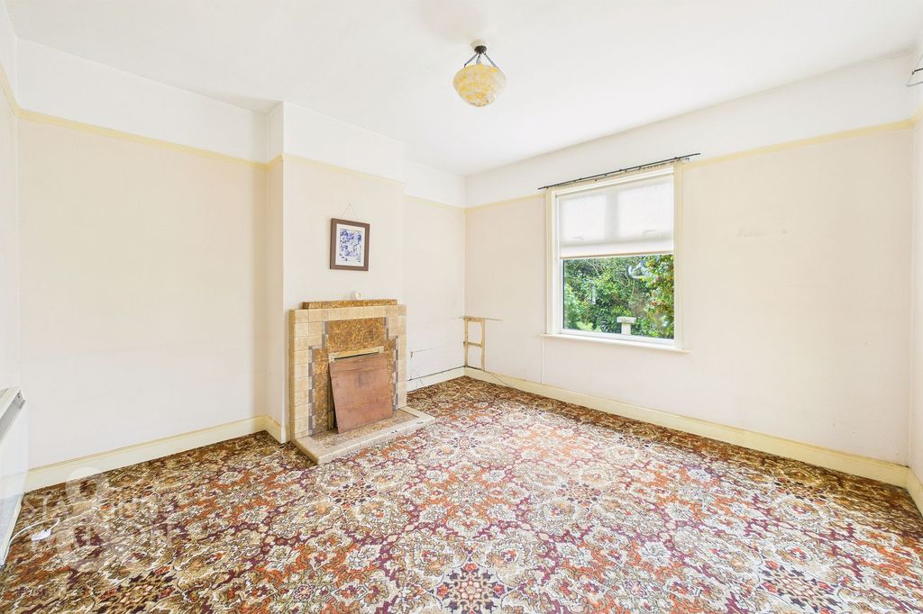 Property photo 2 of 26