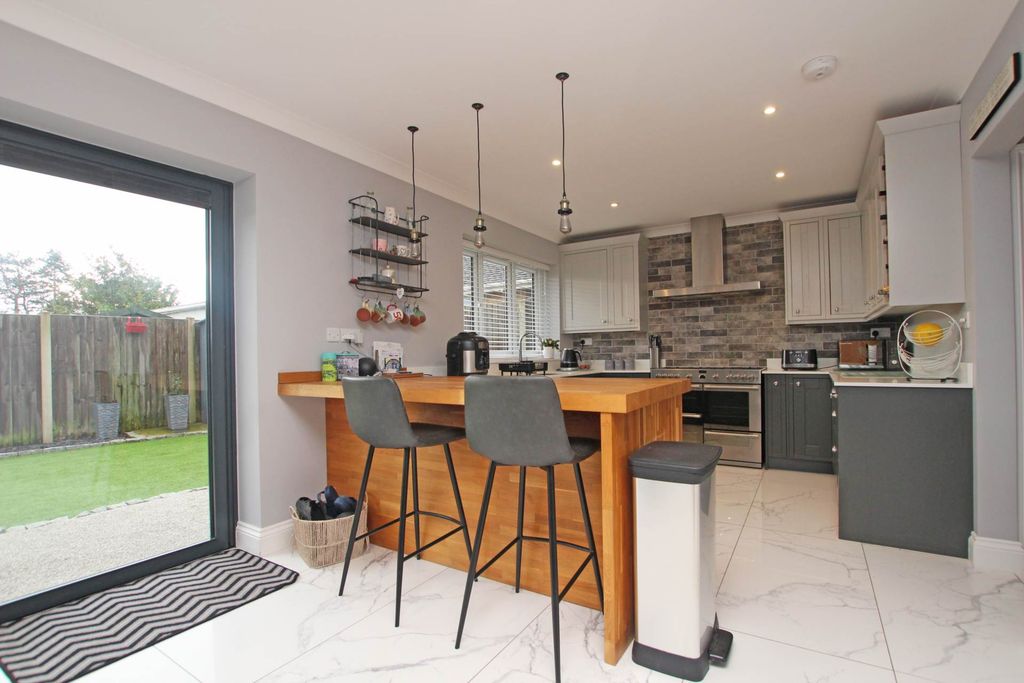 Property photo 3 of 26