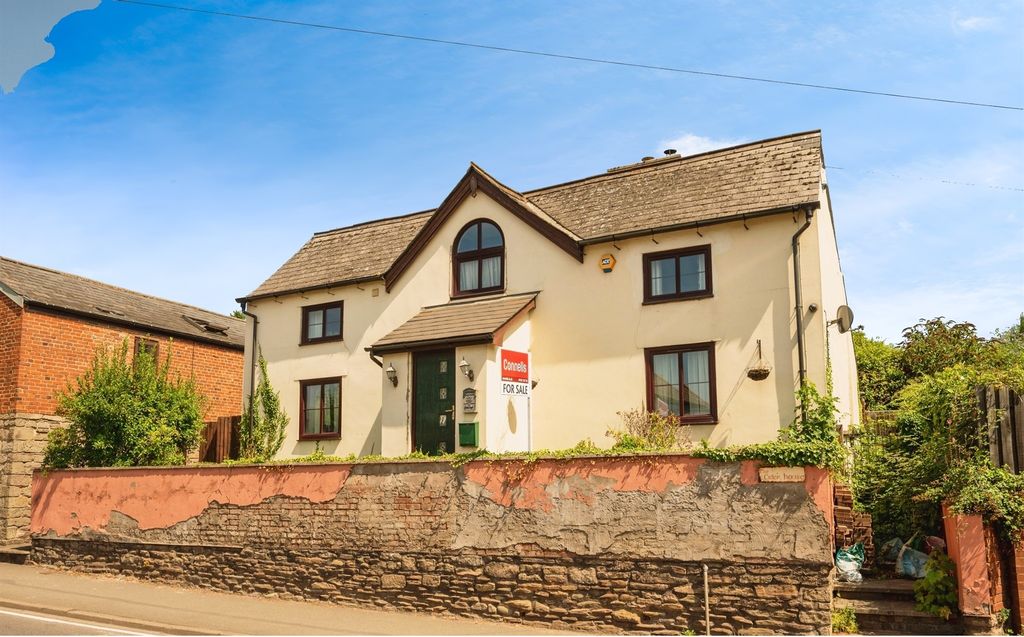 Property photo 1 of 17 Approach