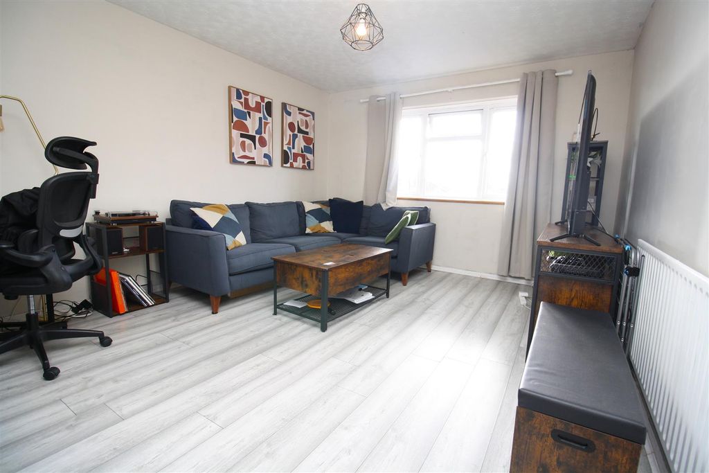 Property photo 1 of 14 Lounge