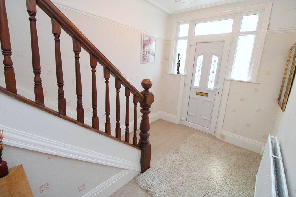Property photo 3 of 28