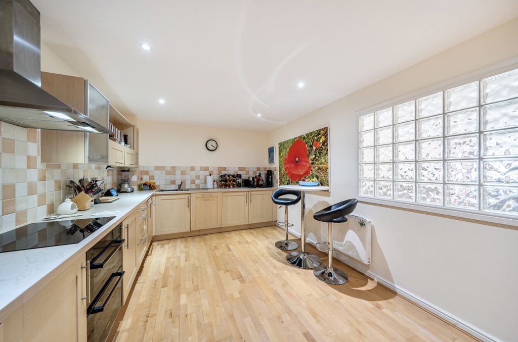Property photo 3 of 21 1479643-14-6A32c2...