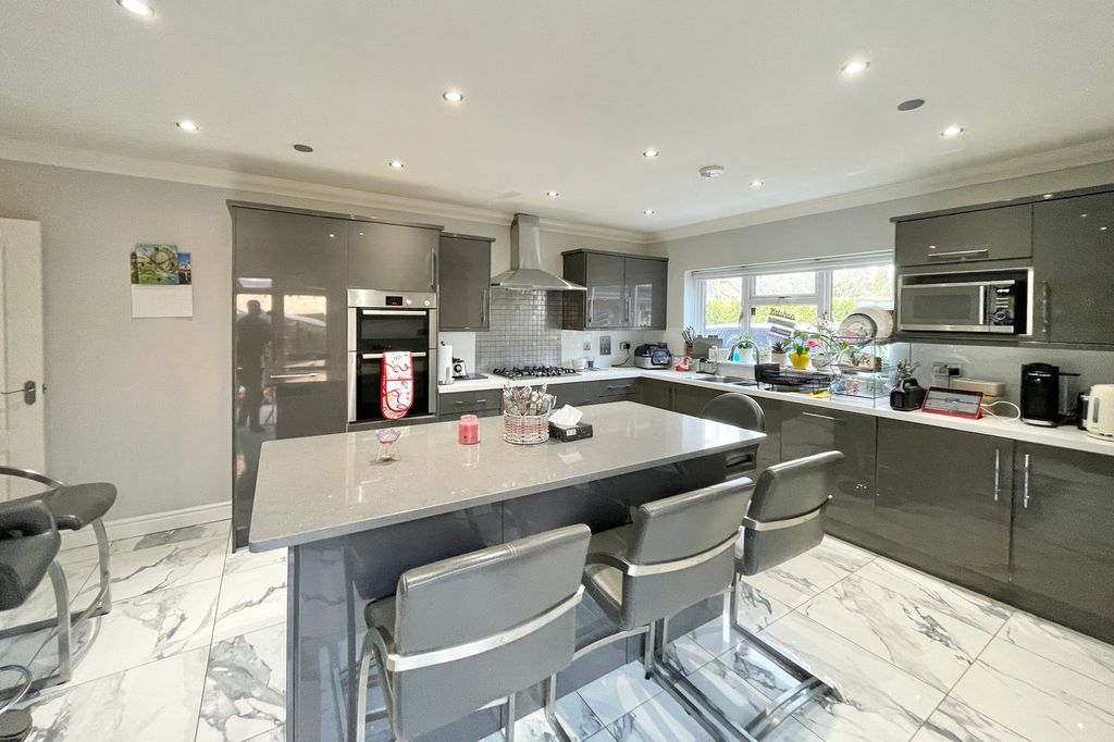 Additional image 11 of 5 bed detached house for saleWoodcot Gardens, Farnborough GU14