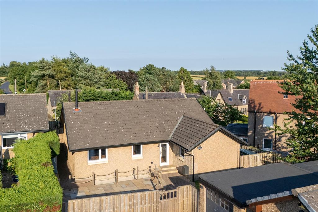 Property photo 1 of 25 7_Knowes_Close-02.Jpg