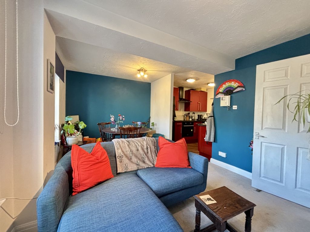 Property photo 2 of 15 Image00007