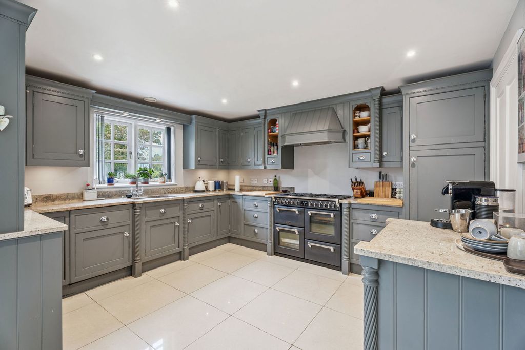 Property photo 2 of 29