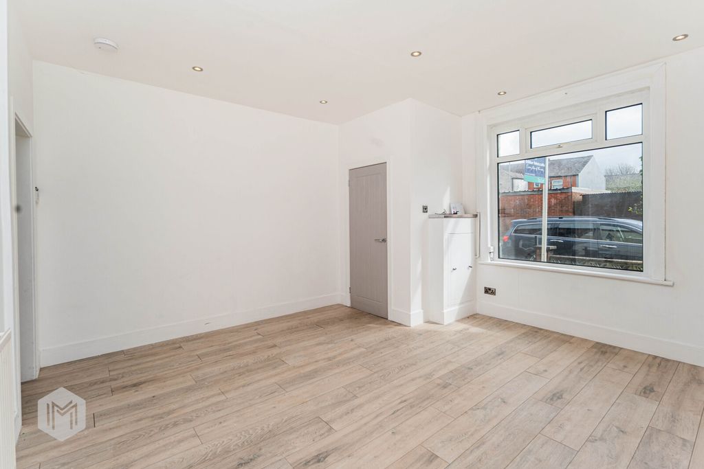 Property photo 2 of 14 Picture No. 15