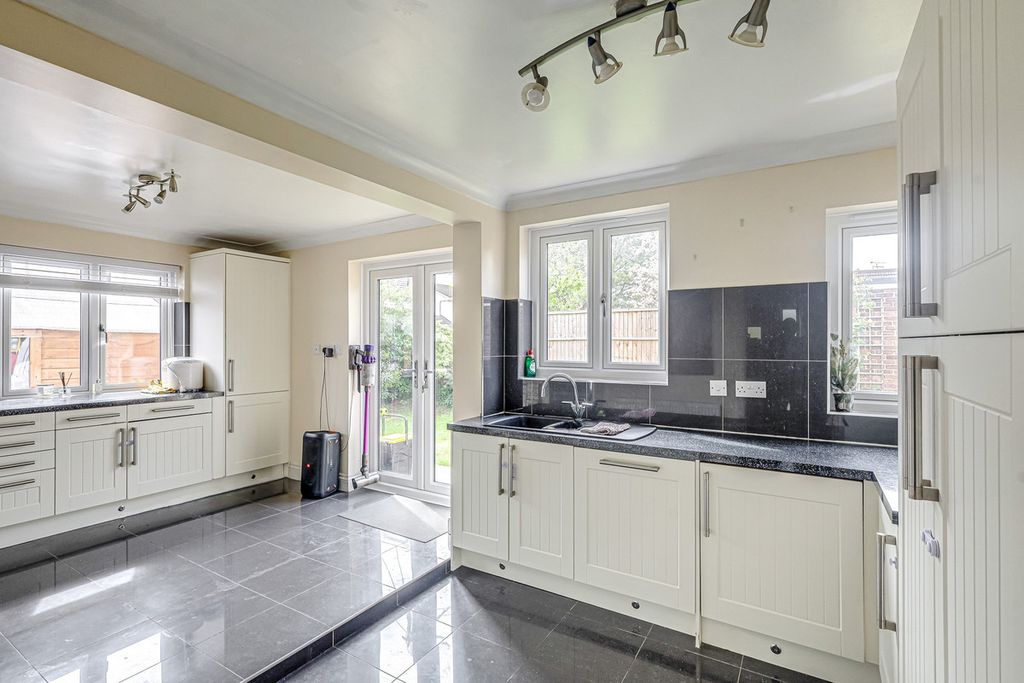 Property photo 3 of 27