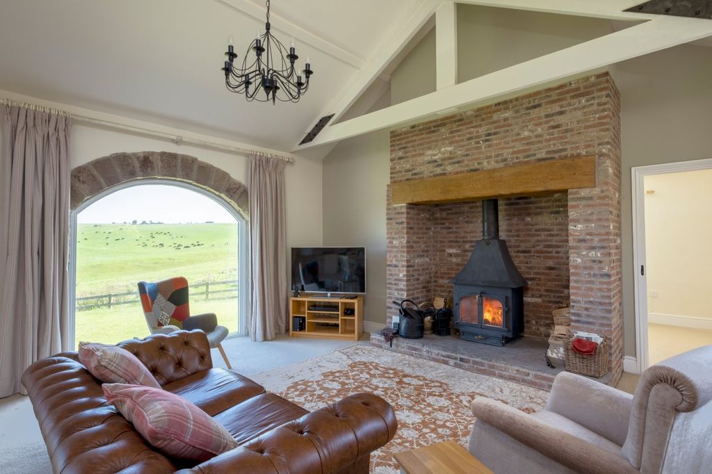 Property photo 2 of 27 Sitting Area